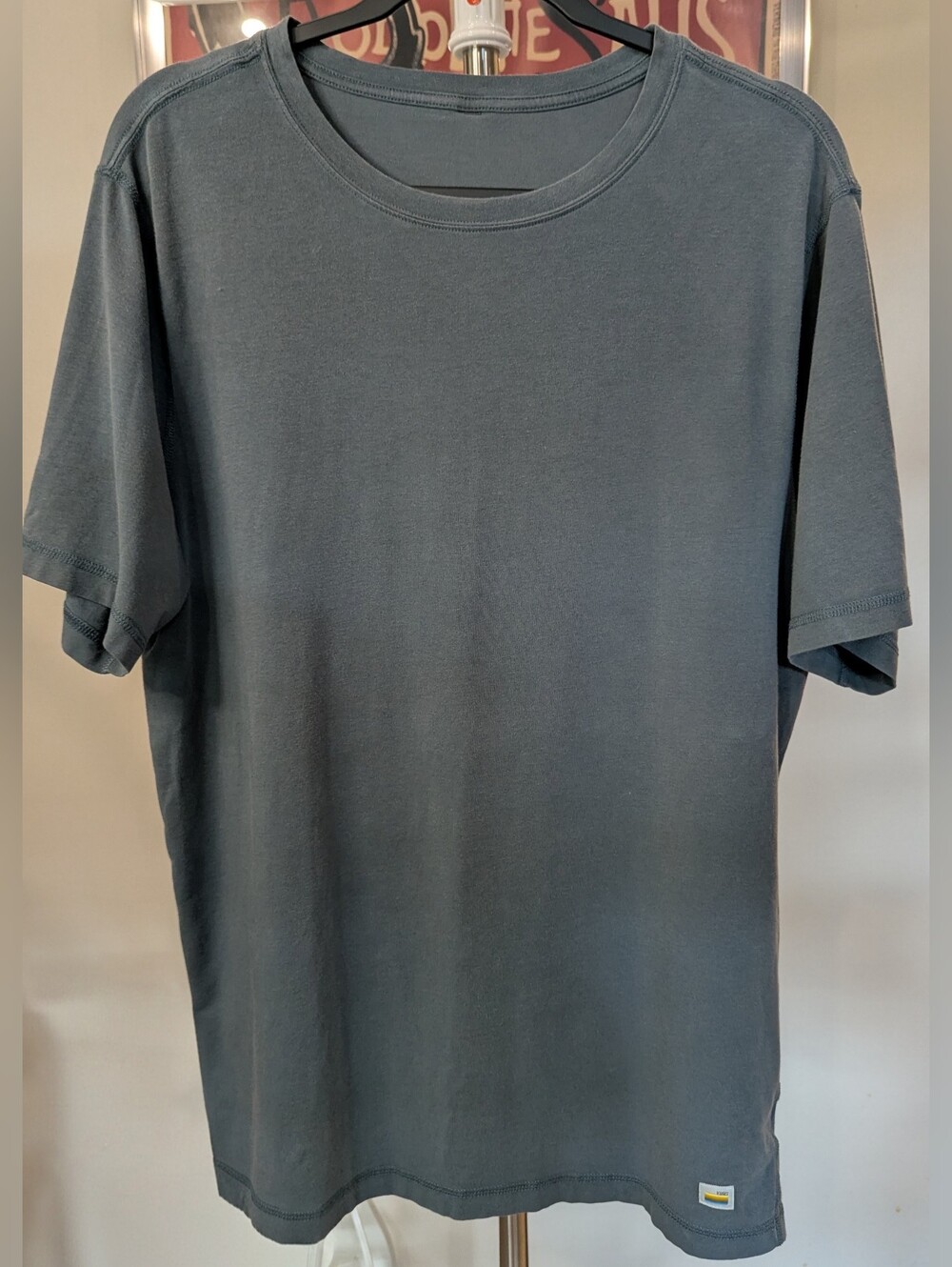 $30 Vuori Men's Large Strato Tech Performance Tee Short Sleeve Gray *No Tags*